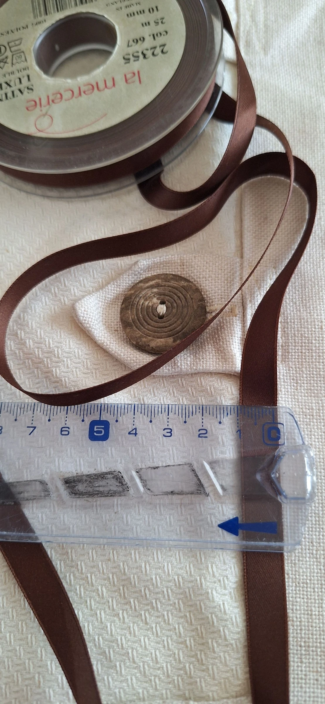 5 mètres de ruban satin 10 mm marron foncé 